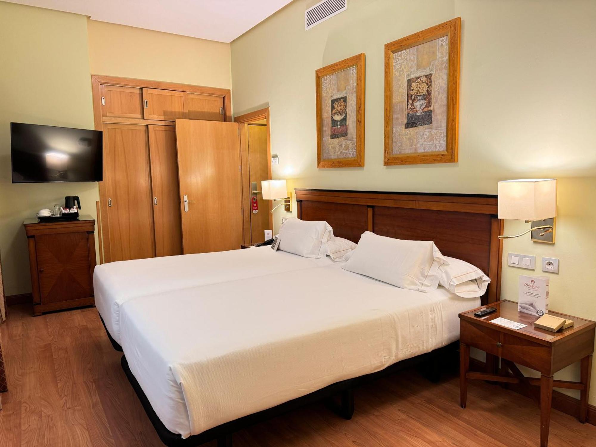 Hotel Becquer Севиля Екстериор снимка